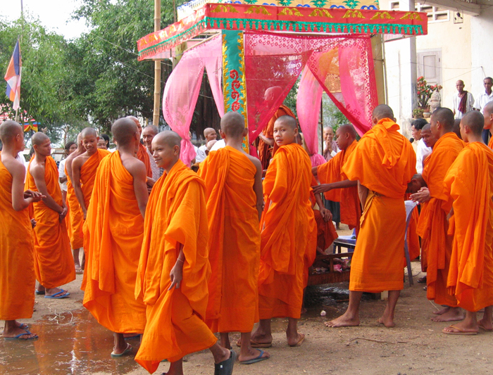 cambodia_monks_pchum_ben_day